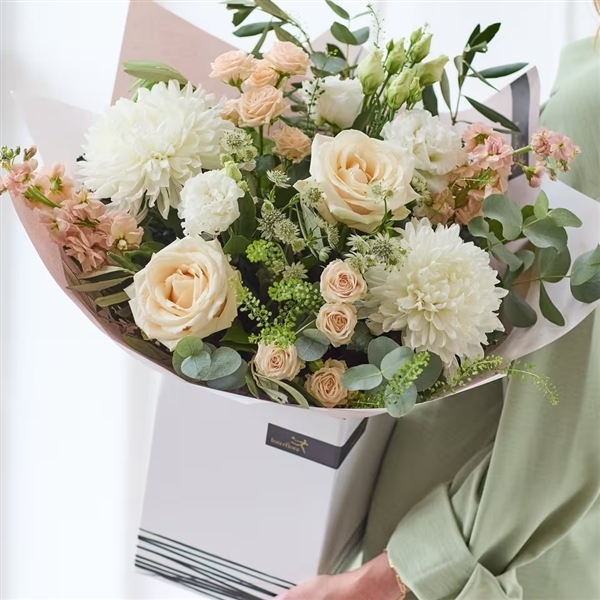 Delux neutral hand tied